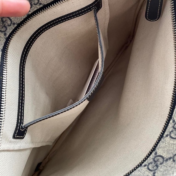 Gucci Crossbody Bag In MINT Condition! - Picture 3 of 4